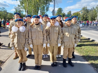 Юнармейцы всех школ Лодейнопольского района Ленинградской области приняли участие в праздничном шествии, посвящённом 320-летию города Лодейное Поле